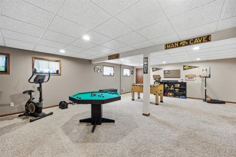 118 31st Street NW Cedar Rapids IA 52405