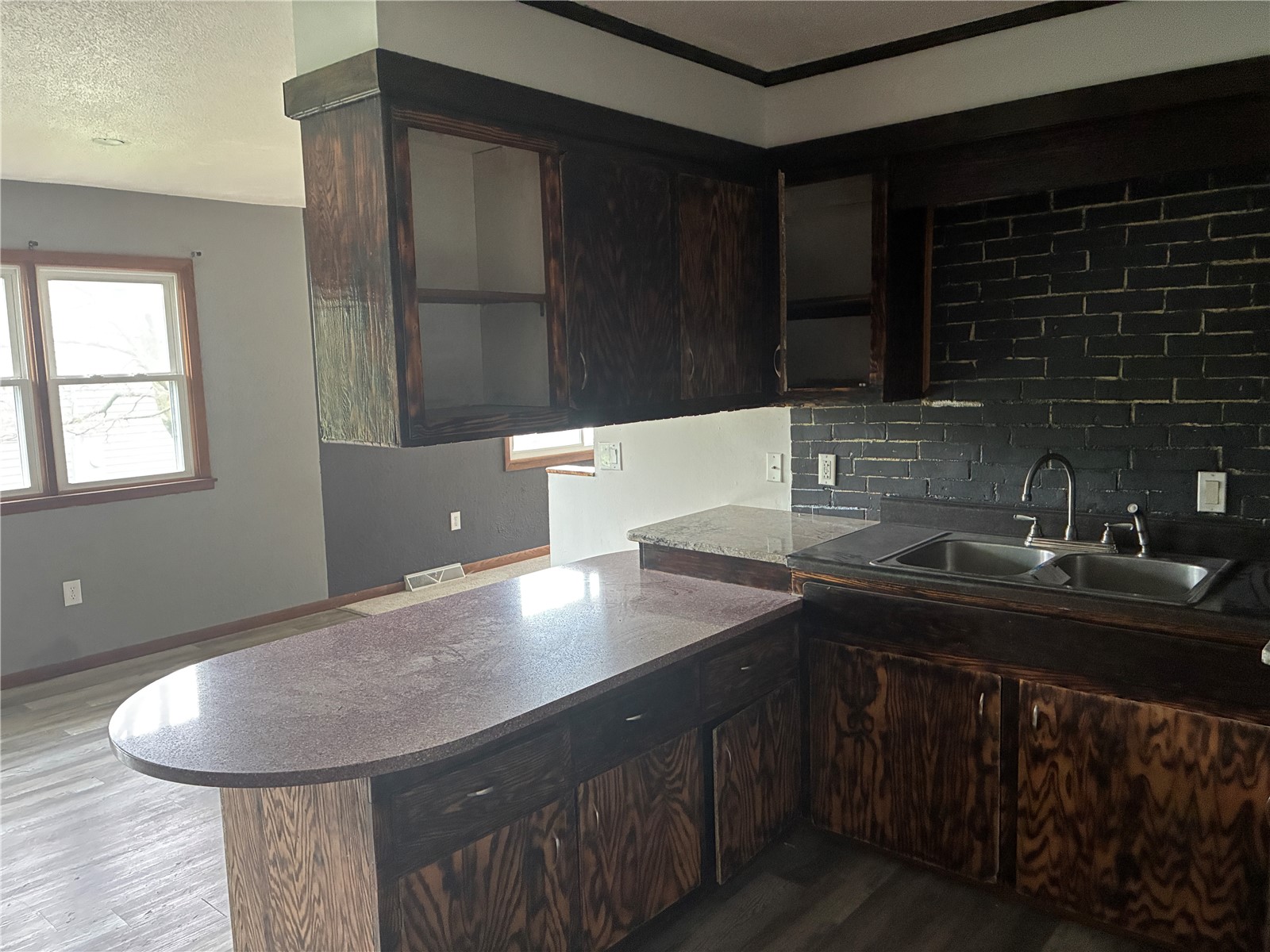 1122 E 3rd Street Vinton IA 52349