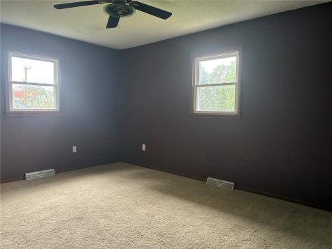 1122 E 3rd Street Vinton IA 52349