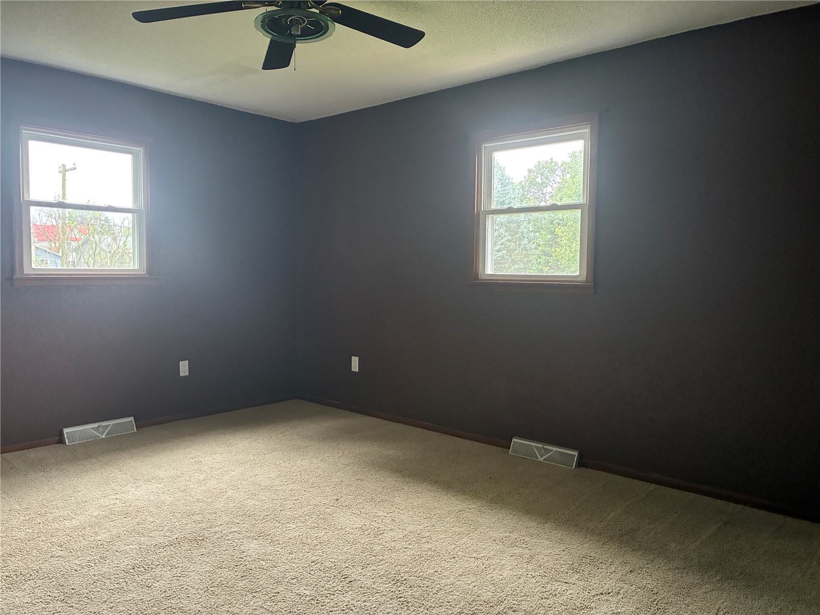 1122 E 3rd Street Vinton IA 52349