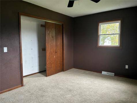 1122 E 3rd Street Vinton IA 52349