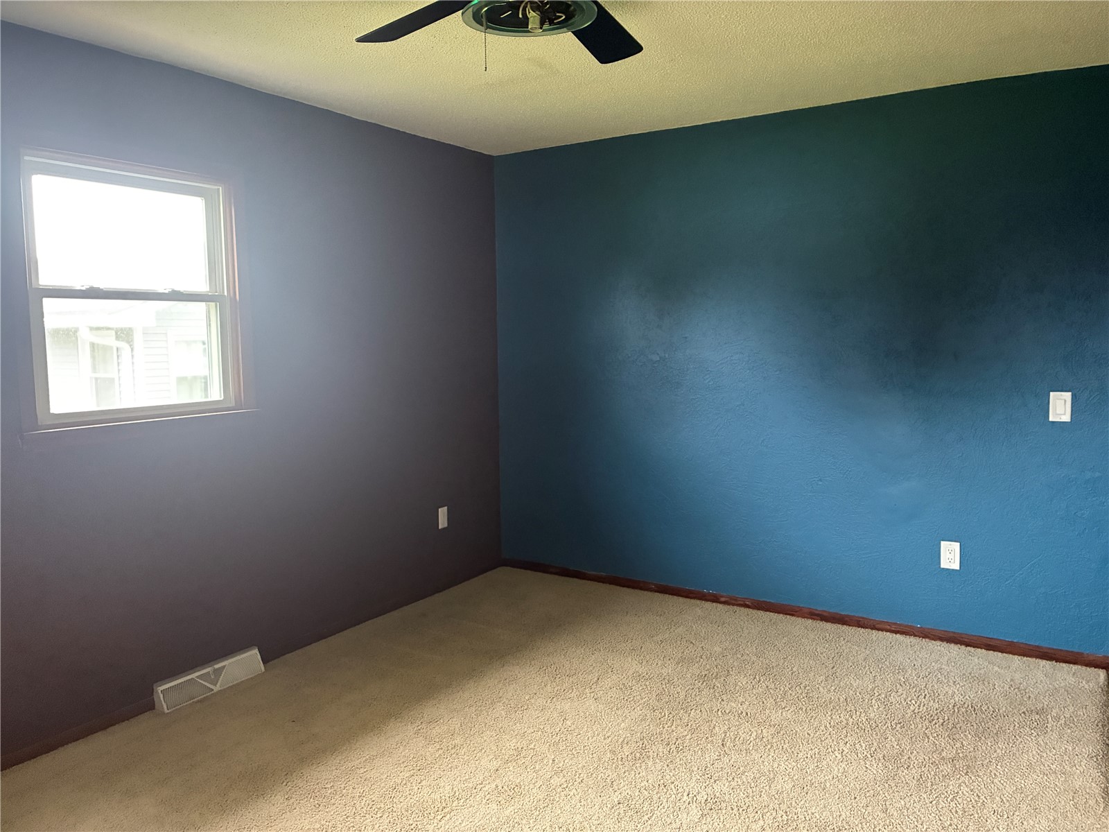 1122 E 3rd Street Vinton IA 52349