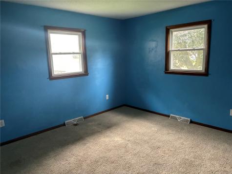 1122 E 3rd Street Vinton IA 52349