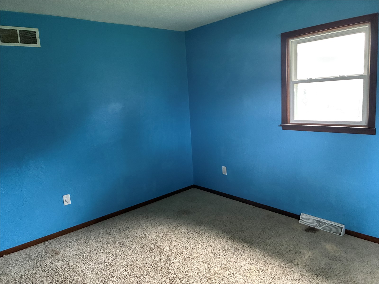 1122 E 3rd Street Vinton IA 52349