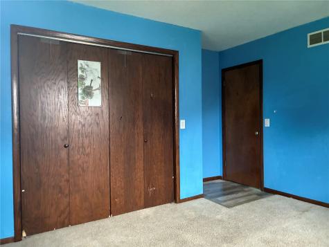 1122 E 3rd Street Vinton IA 52349