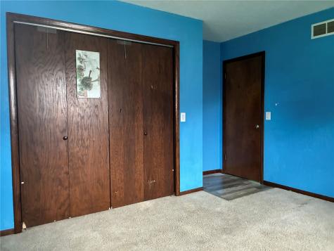 1122 E 3rd Street Vinton IA 52349