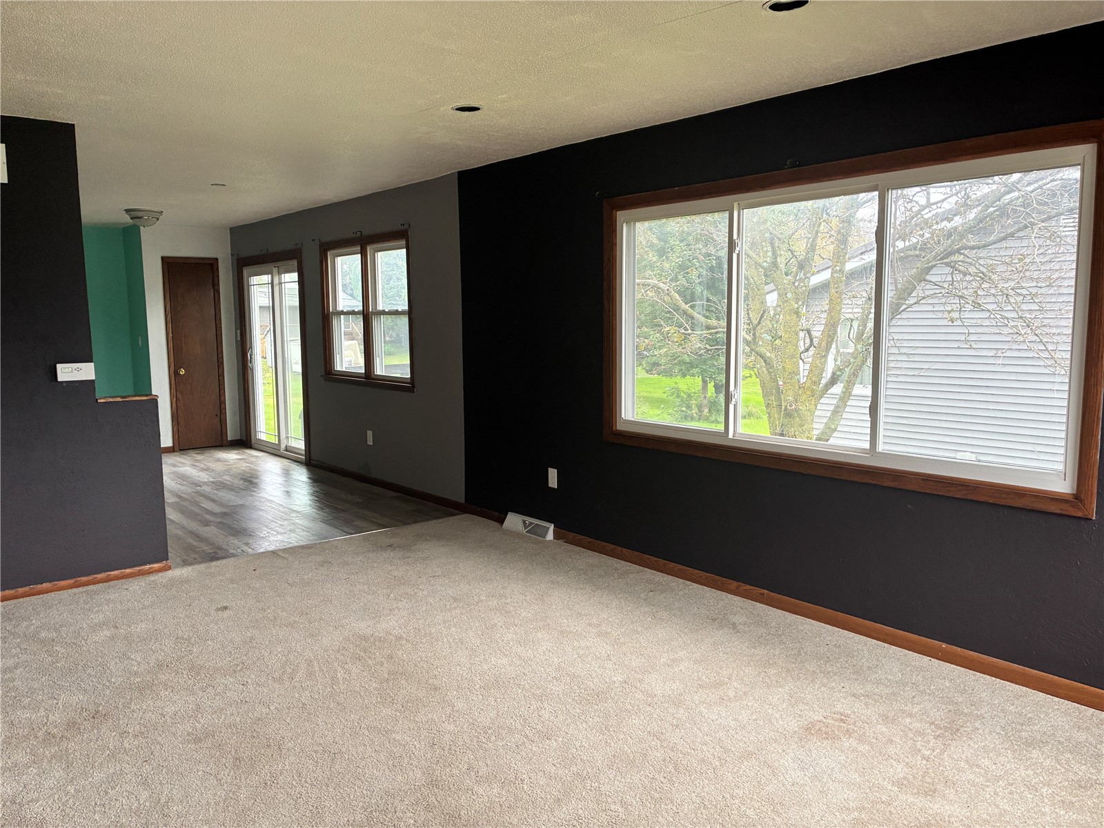 1122 E 3rd Street Vinton IA 52349