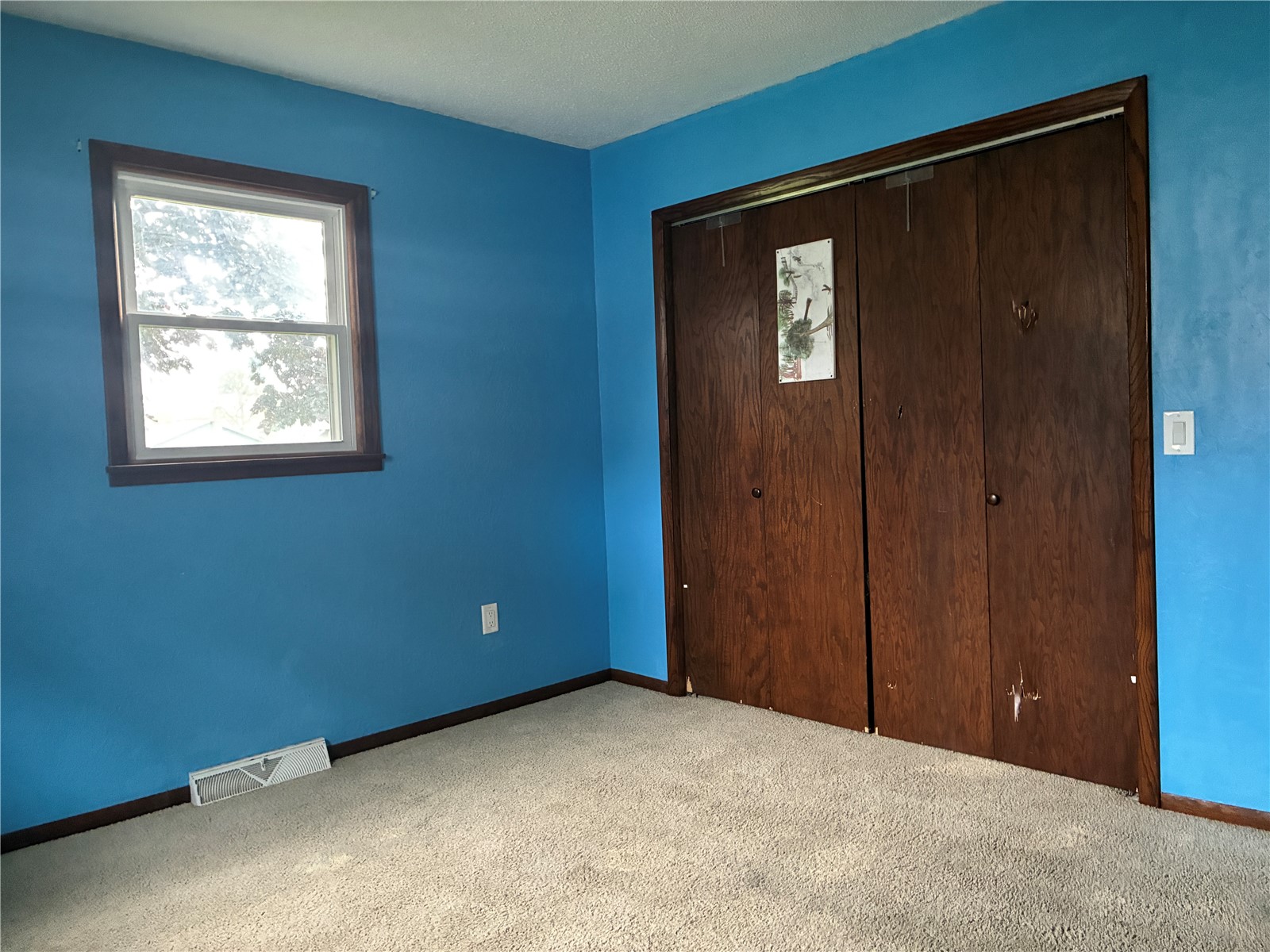 1122 E 3rd Street Vinton IA 52349