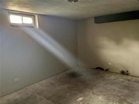 1122 E 3rd Street Vinton IA 52349