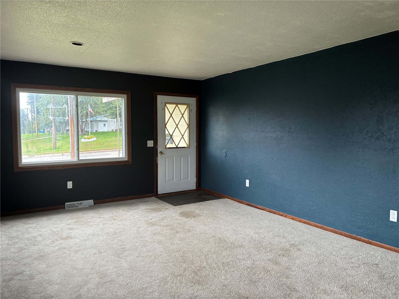 1122 E 3rd Street Vinton IA 52349