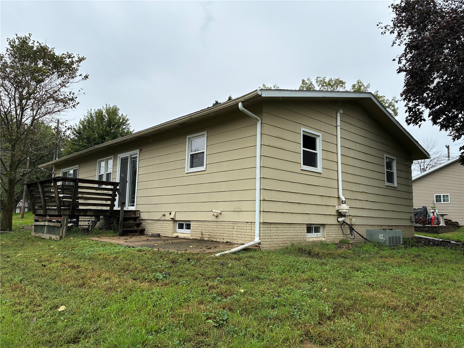 1122 E 3rd Street Vinton IA 52349