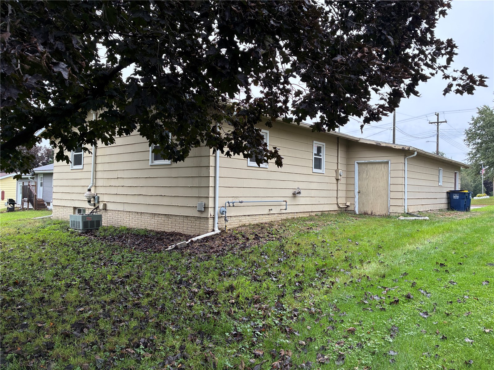 1122 E 3rd Street Vinton IA 52349