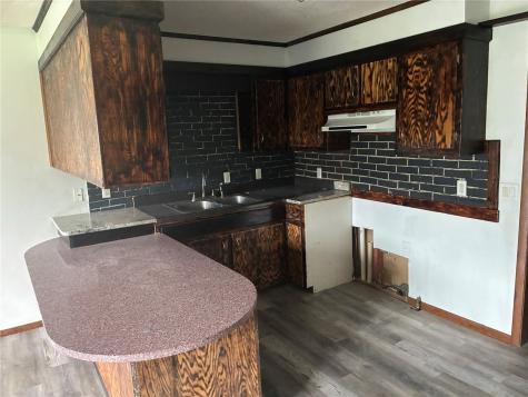 1122 E 3rd Street Vinton IA 52349