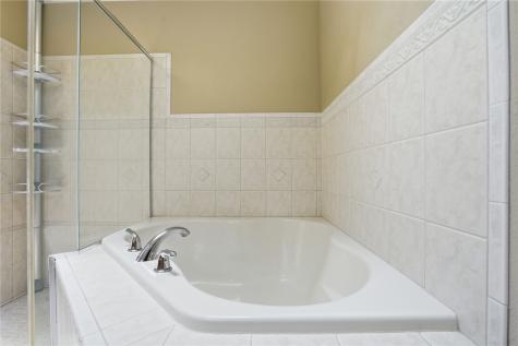 6211 Arapahoe Drive NE Cedar Rapids IA 52411