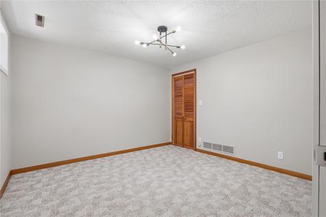 6211 Arapahoe Drive NE Cedar Rapids IA 52411