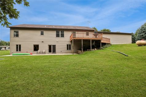 5712/LOTS 4 & 5 22nd Avenue Drive Vinton IA 52349