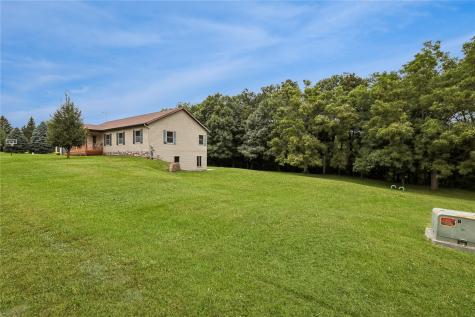 5712/LOTS 4 & 5 22nd Avenue Drive Vinton IA 52349