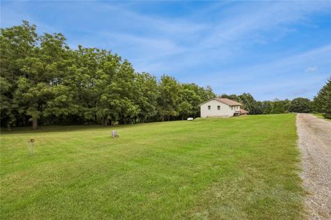 5712/LOTS 4 & 5 22nd Avenue Drive Vinton IA 52349