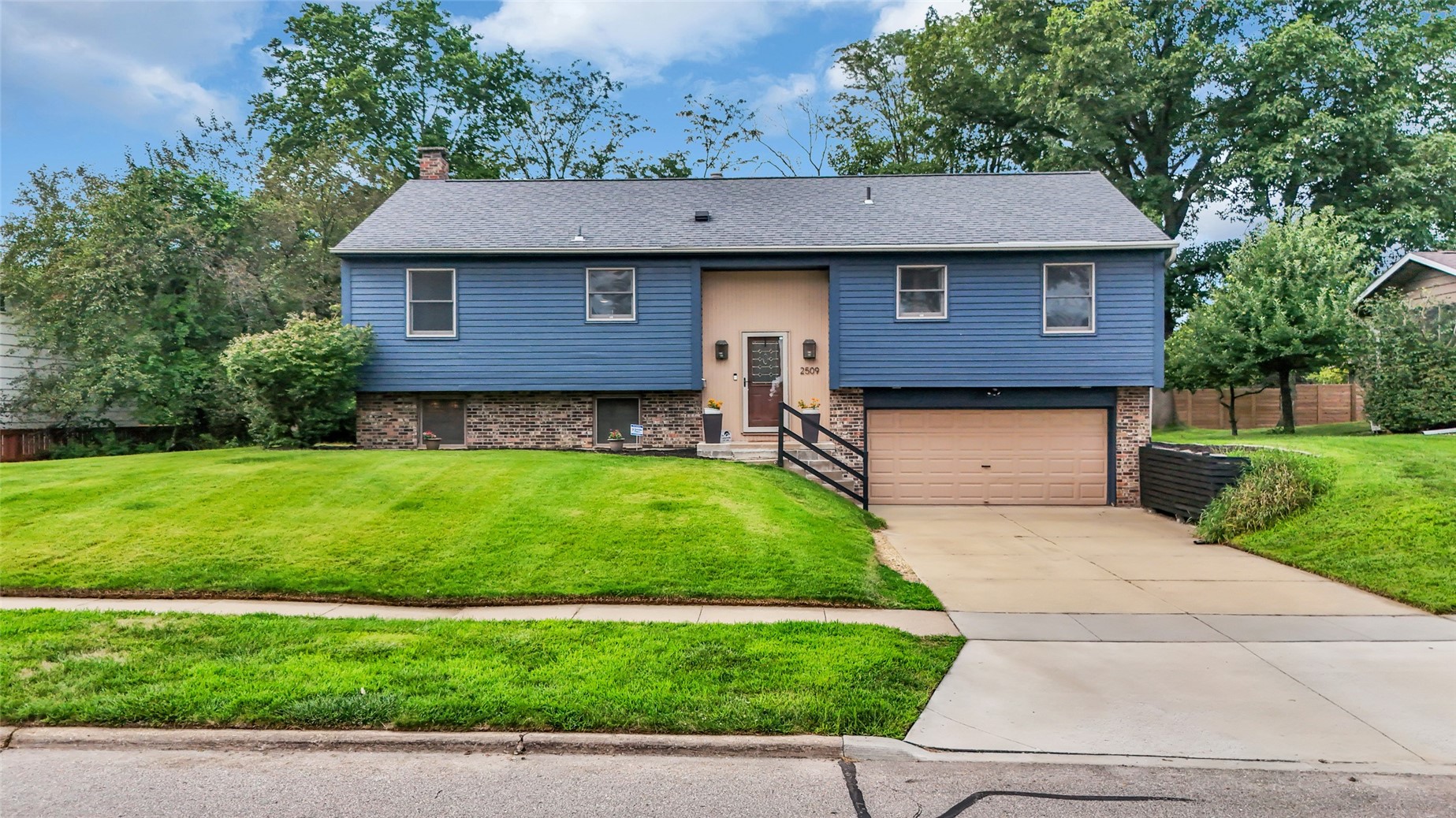 2509 Blue Ridge Drive NE Cedar Rapids IA 52402