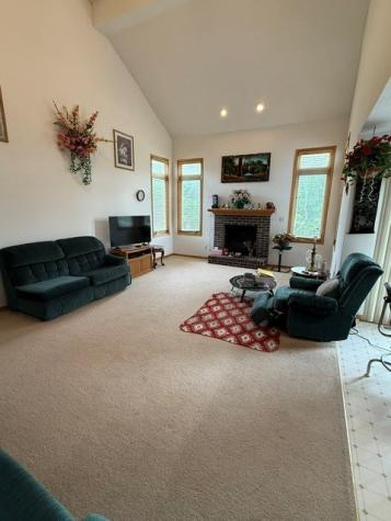 1000 White Ivy Place NE Cedar Rapids IA 52402
