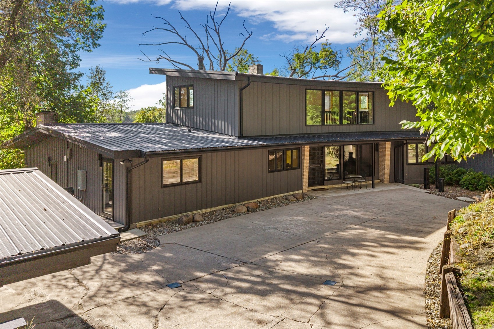 2404 Indian Hill Road SE Cedar Rapids IA 52403