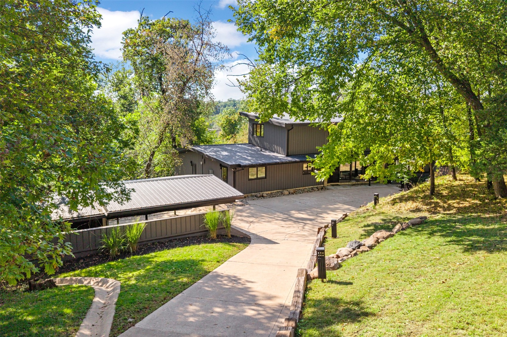 2404 Indian Hill Road SE Cedar Rapids IA 52403