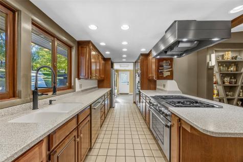 2404 Indian Hill Road SE Cedar Rapids IA 52403