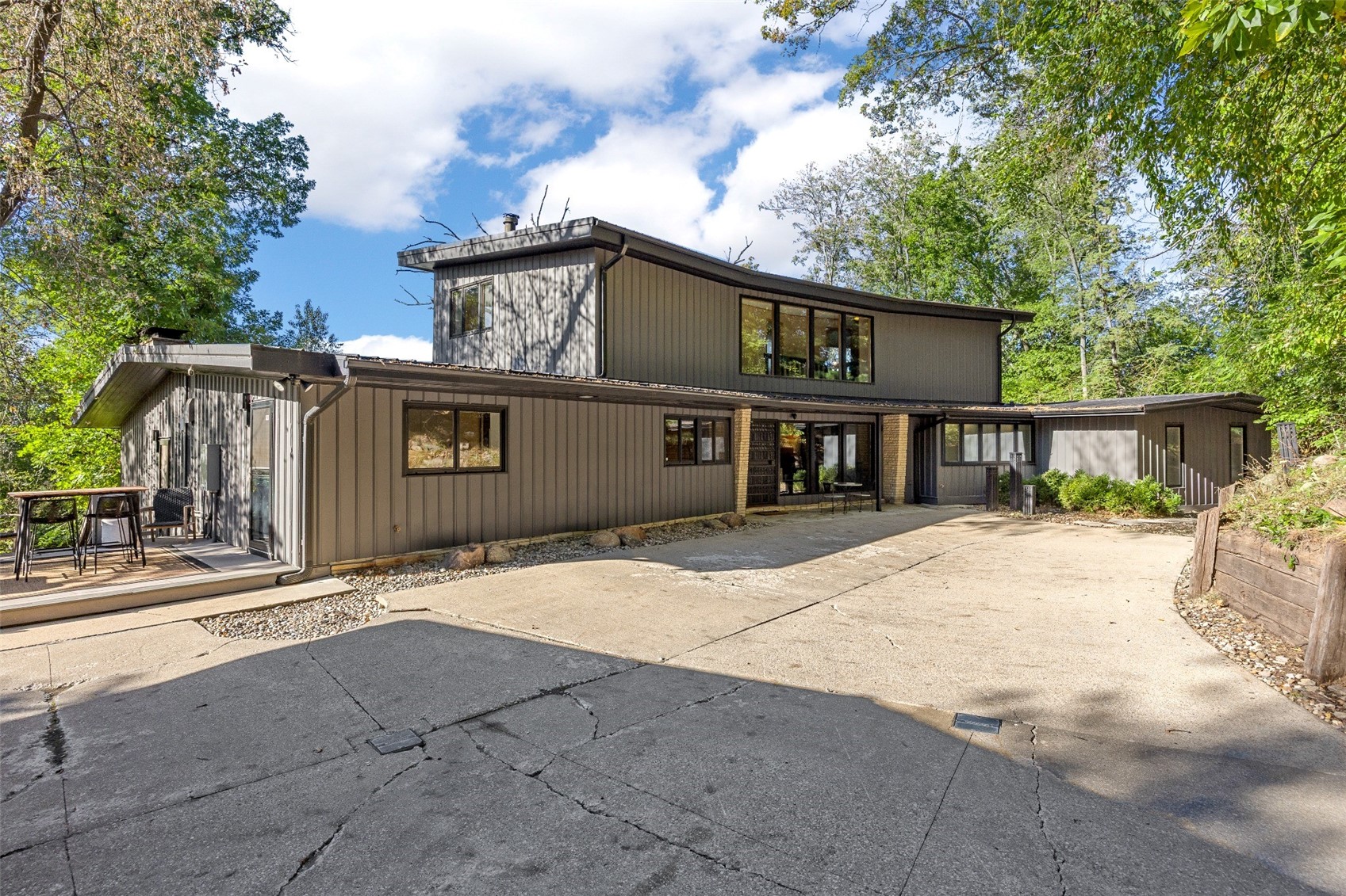 2404 Indian Hill Road SE Cedar Rapids IA 52403