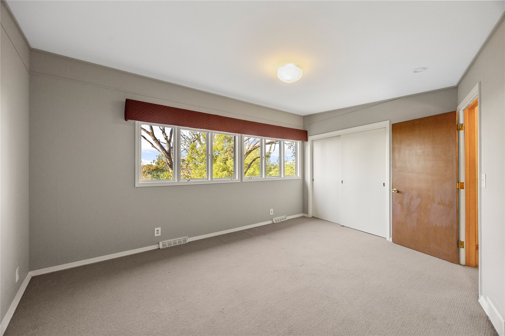 2404 Indian Hill Road SE Cedar Rapids IA 52403