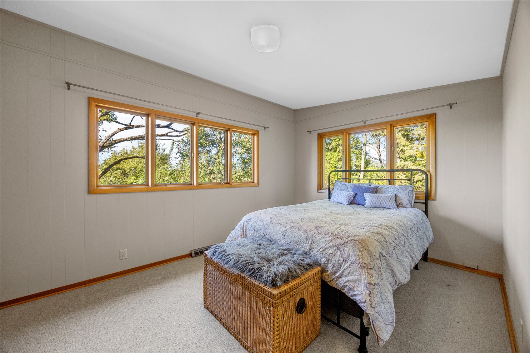 2404 Indian Hill Road SE Cedar Rapids IA 52403