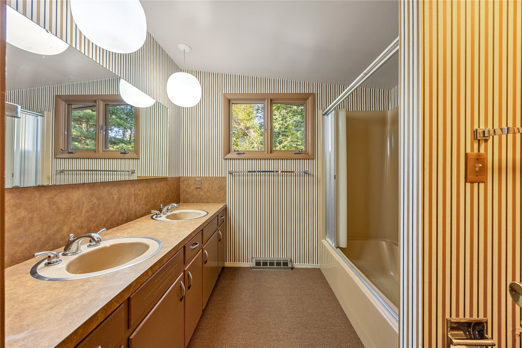 2404 Indian Hill Road SE Cedar Rapids IA 52403