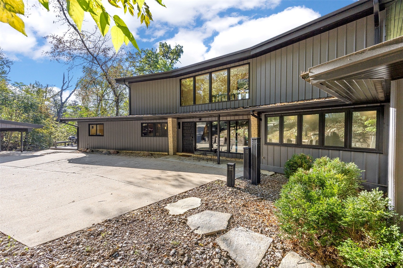 2404 Indian Hill Road SE Cedar Rapids IA 52403