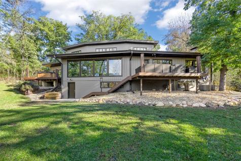 2404 Indian Hill Road SE Cedar Rapids IA 52403
