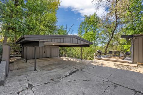 2404 Indian Hill Road SE Cedar Rapids IA 52403