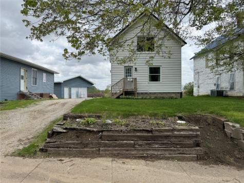 1609 11th Avenue Belle Plaine IA 52208