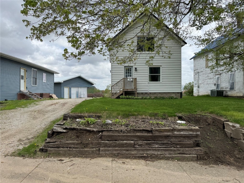1609 11th Avenue Belle Plaine IA 52208