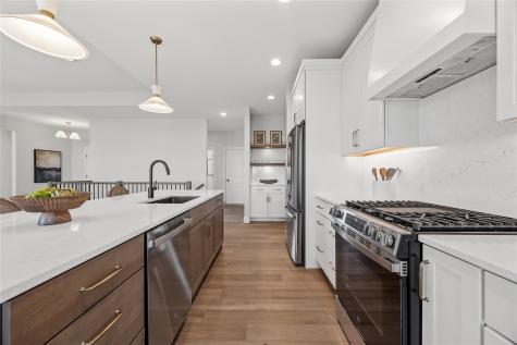 3526 Reed Road Hiawatha IA 52302