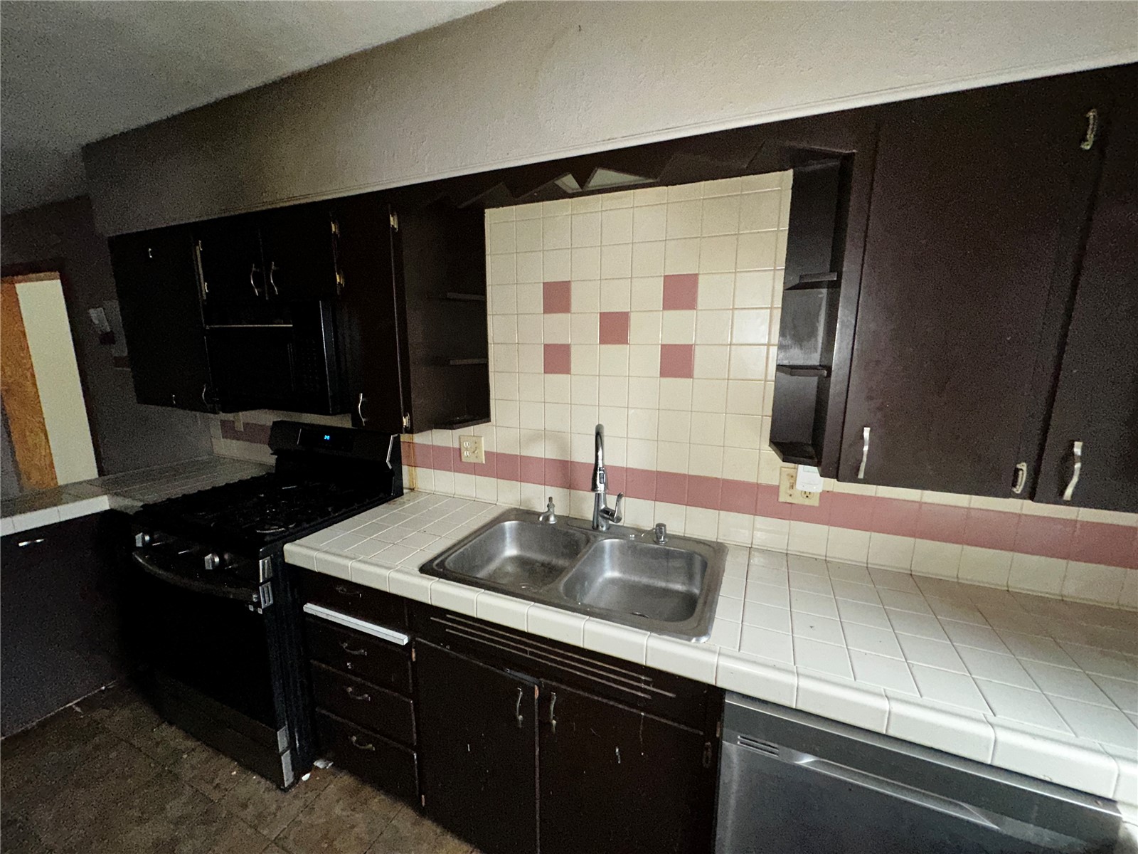 300 1st W Newhall IA 52315