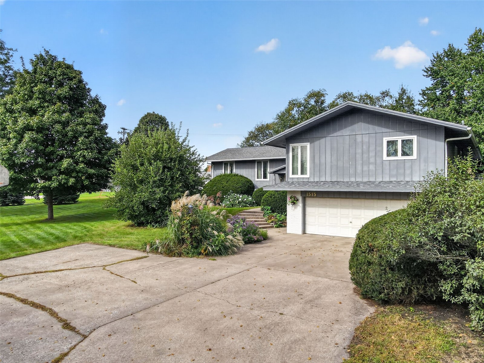 1515 Washington Drive Vinton IA 52349