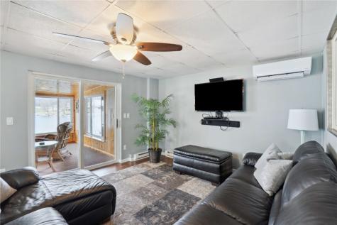 302 & 304 Eastside Lane Montezuma IA 50171