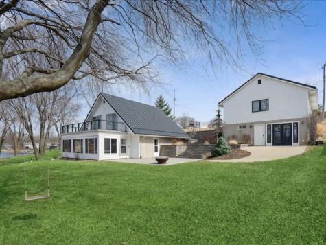 302 & 304 Eastside Lane Montezuma IA 50171