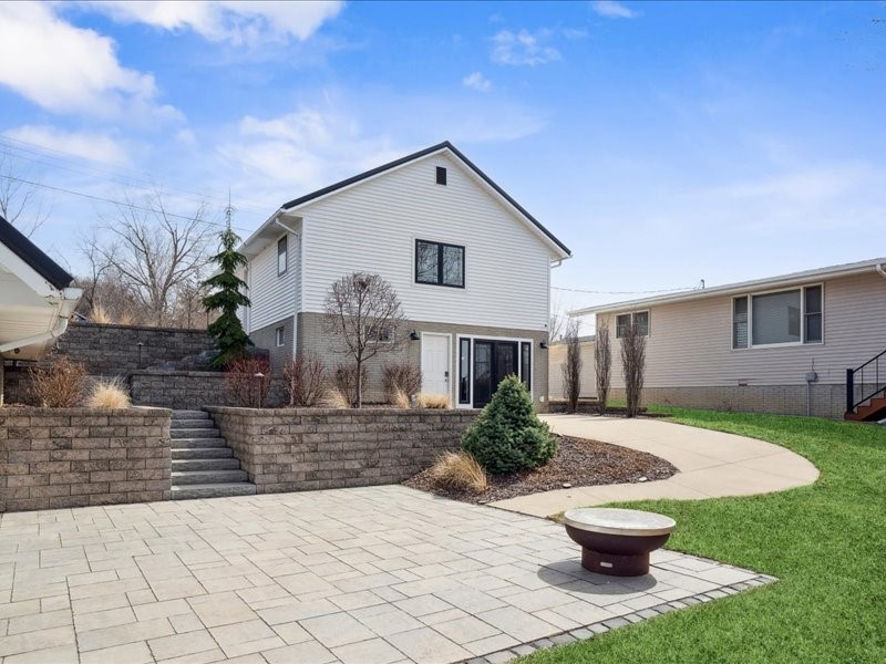 302 & 304 Eastside Lane Montezuma IA 50171