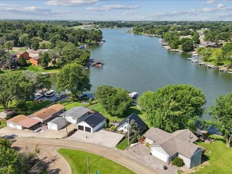 302 & 304 Eastside Lane Montezuma IA 50171