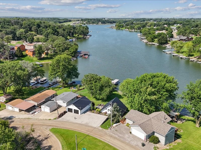 302 & 304 Eastside Lane Montezuma IA 50171