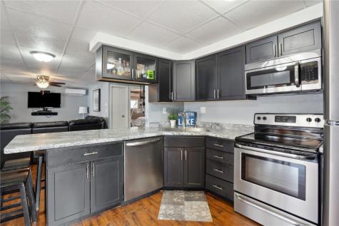 302 & 304 Eastside Lane Montezuma IA 50171