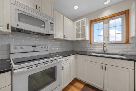 7329 Hampshire Drive NE Cedar Rapids IA 52402