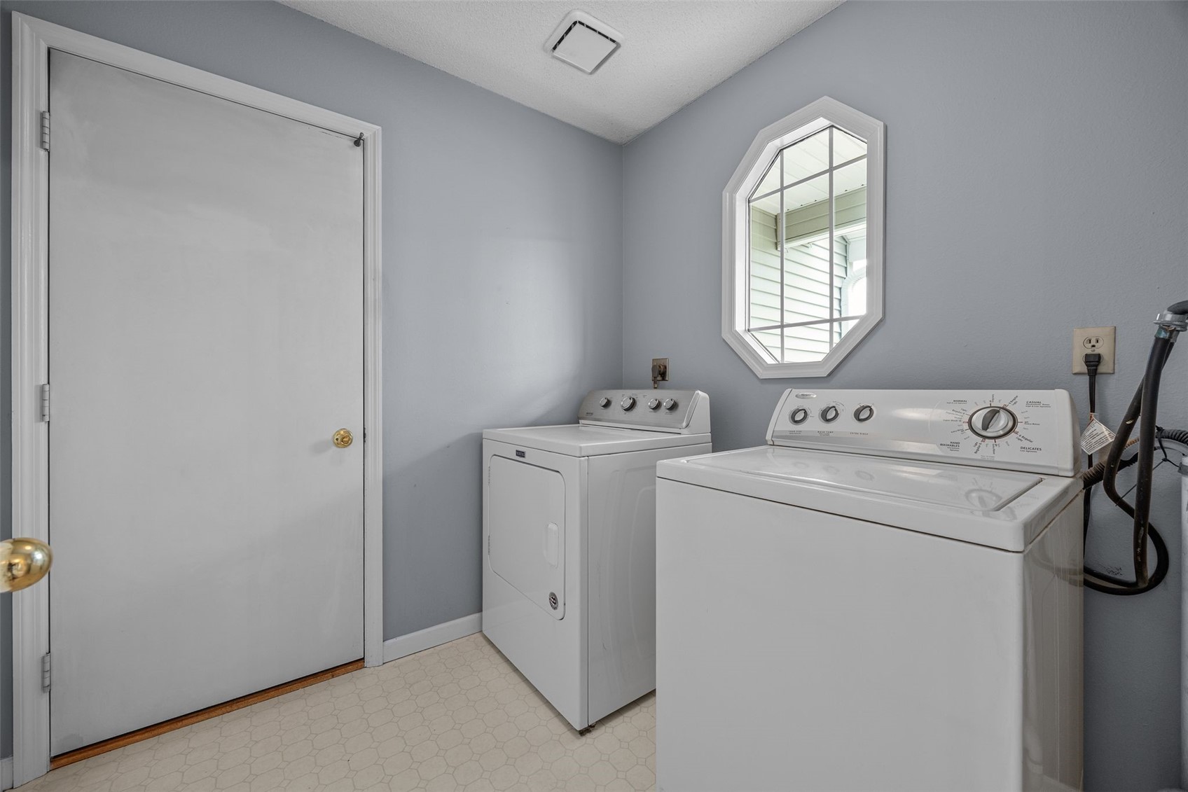 7329 Hampshire Drive NE Cedar Rapids IA 52402