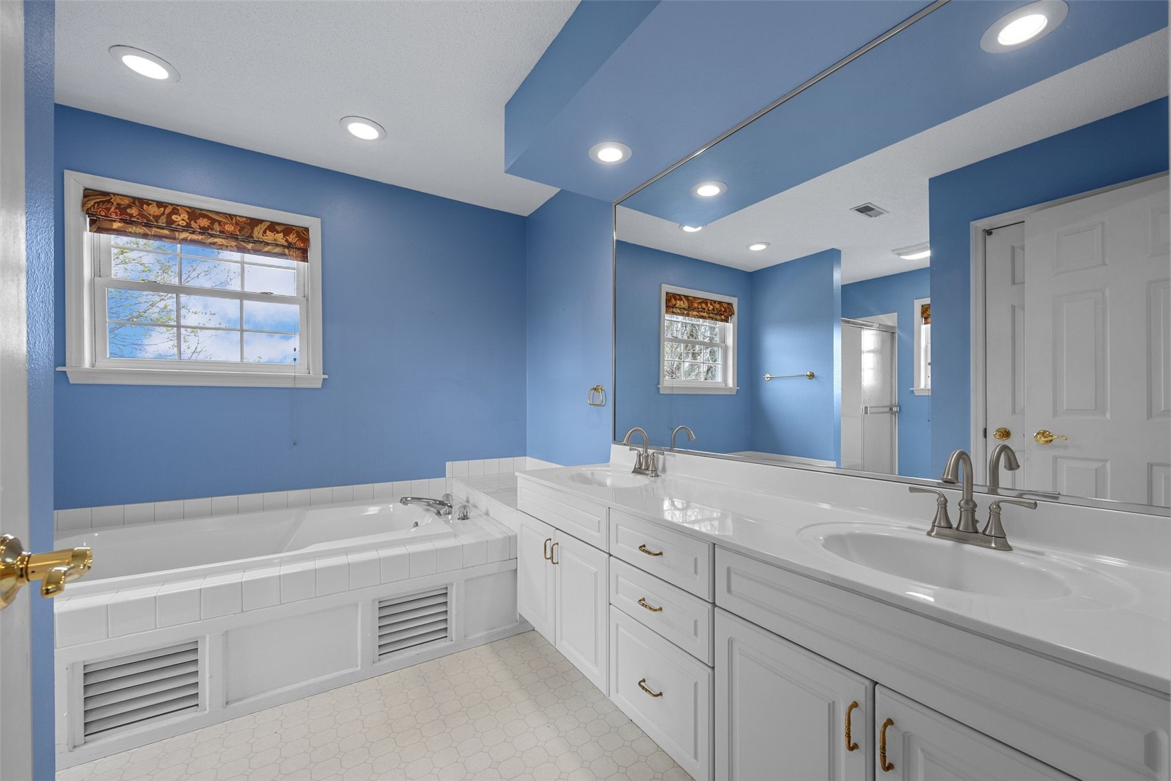 7329 Hampshire Drive NE Cedar Rapids IA 52402