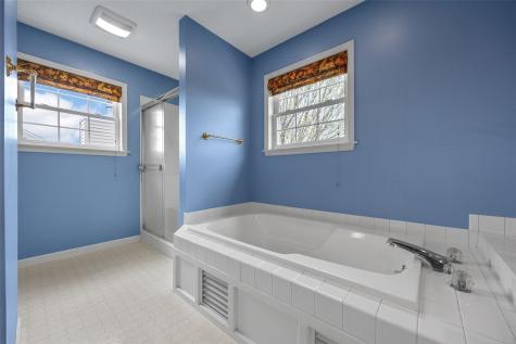 7329 Hampshire Drive NE Cedar Rapids IA 52402