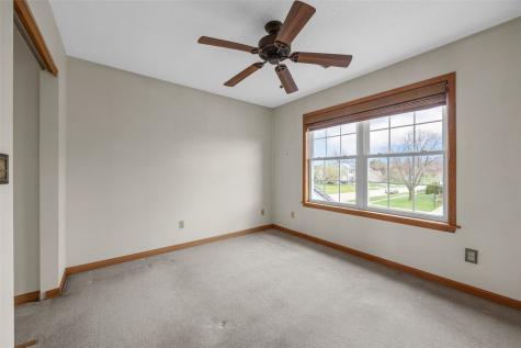 7329 Hampshire Drive NE Cedar Rapids IA 52402